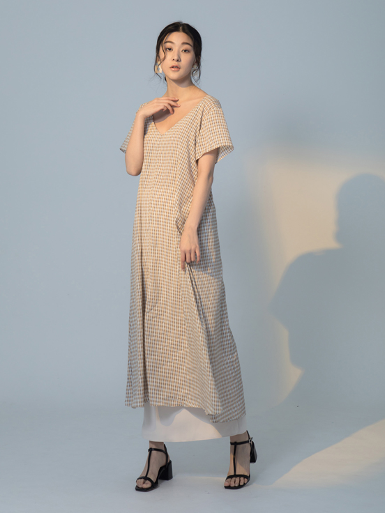 素色侧开岔缎质长裙