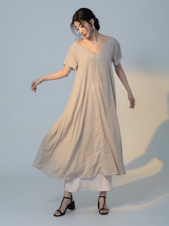 素色侧开岔缎质长裙